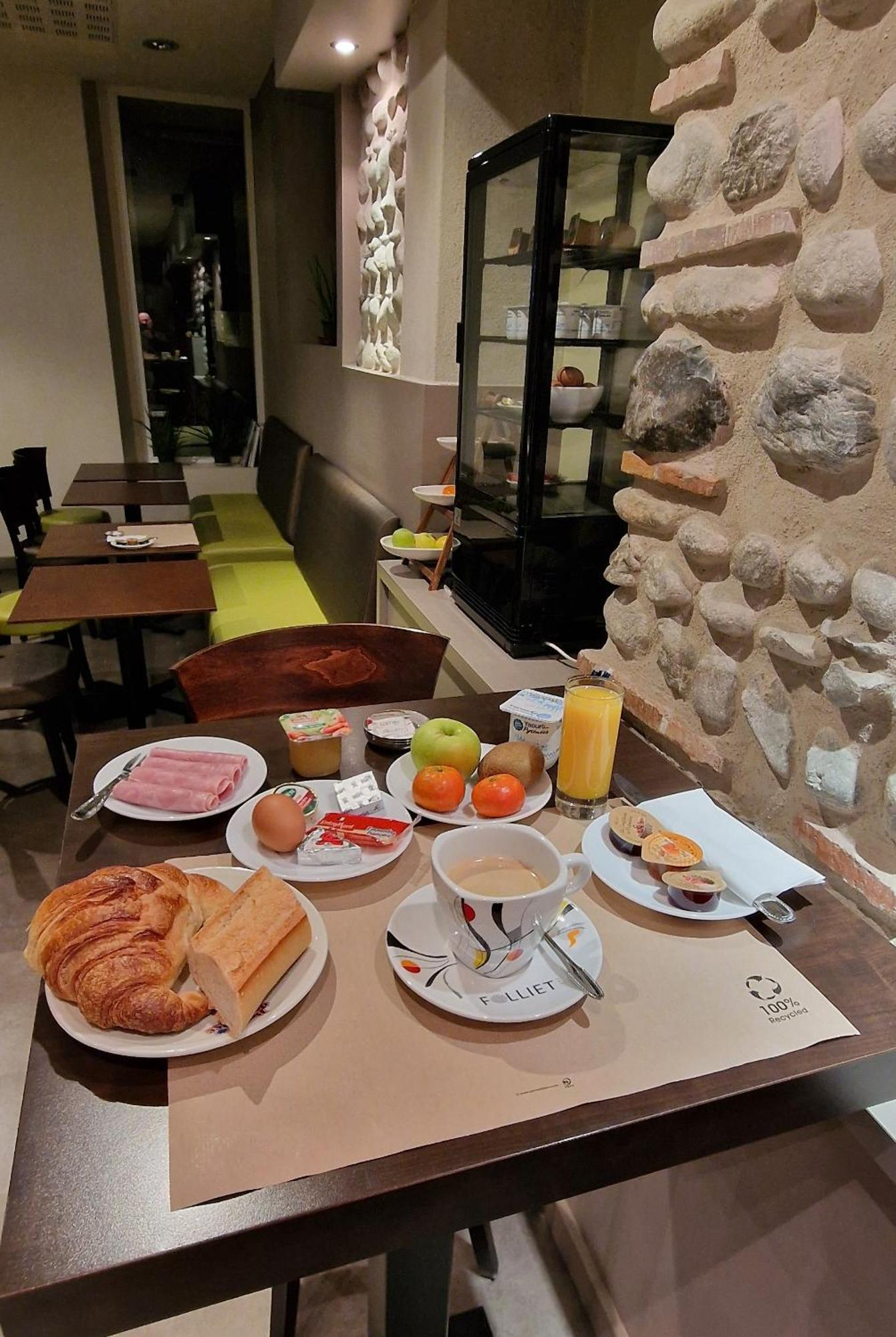Cit'Hotel De La Marne Тарб Екстериор снимка
