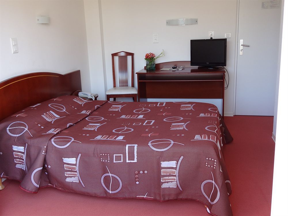 Cit'Hotel De La Marne Тарб Екстериор снимка