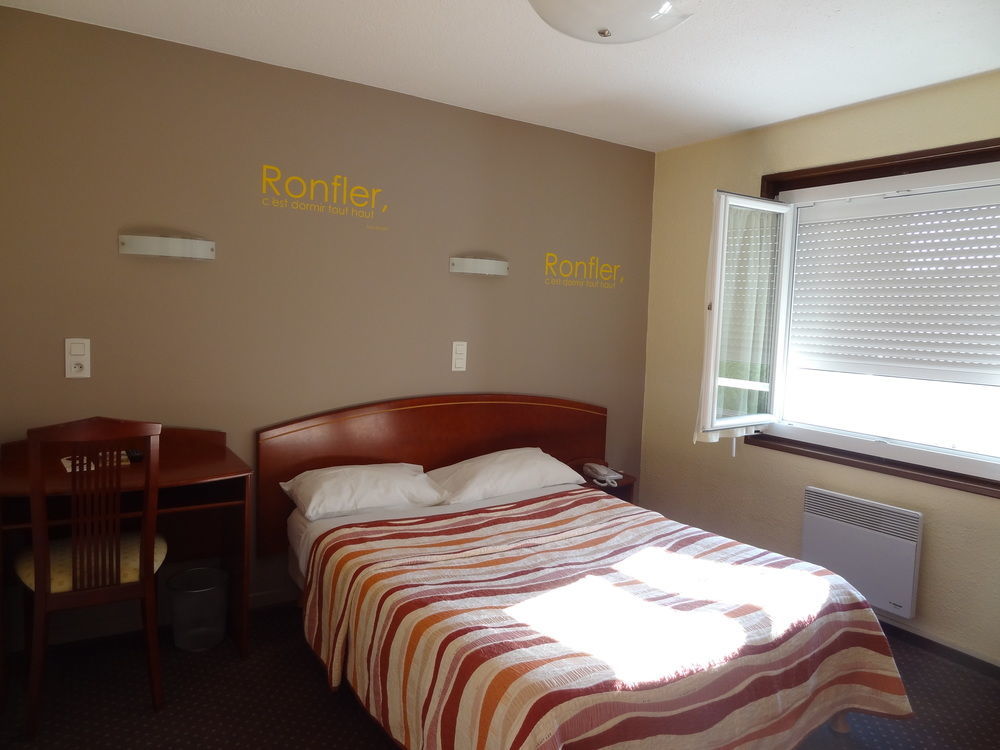 Cit'Hotel De La Marne Тарб Екстериор снимка