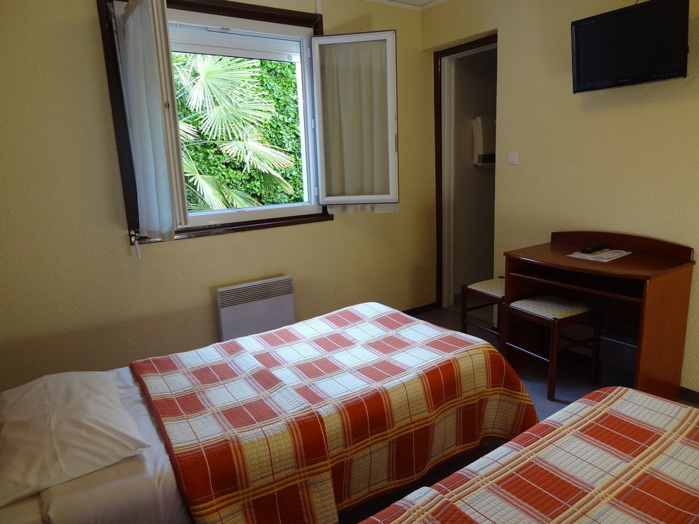 Cit'Hotel De La Marne Тарб Екстериор снимка