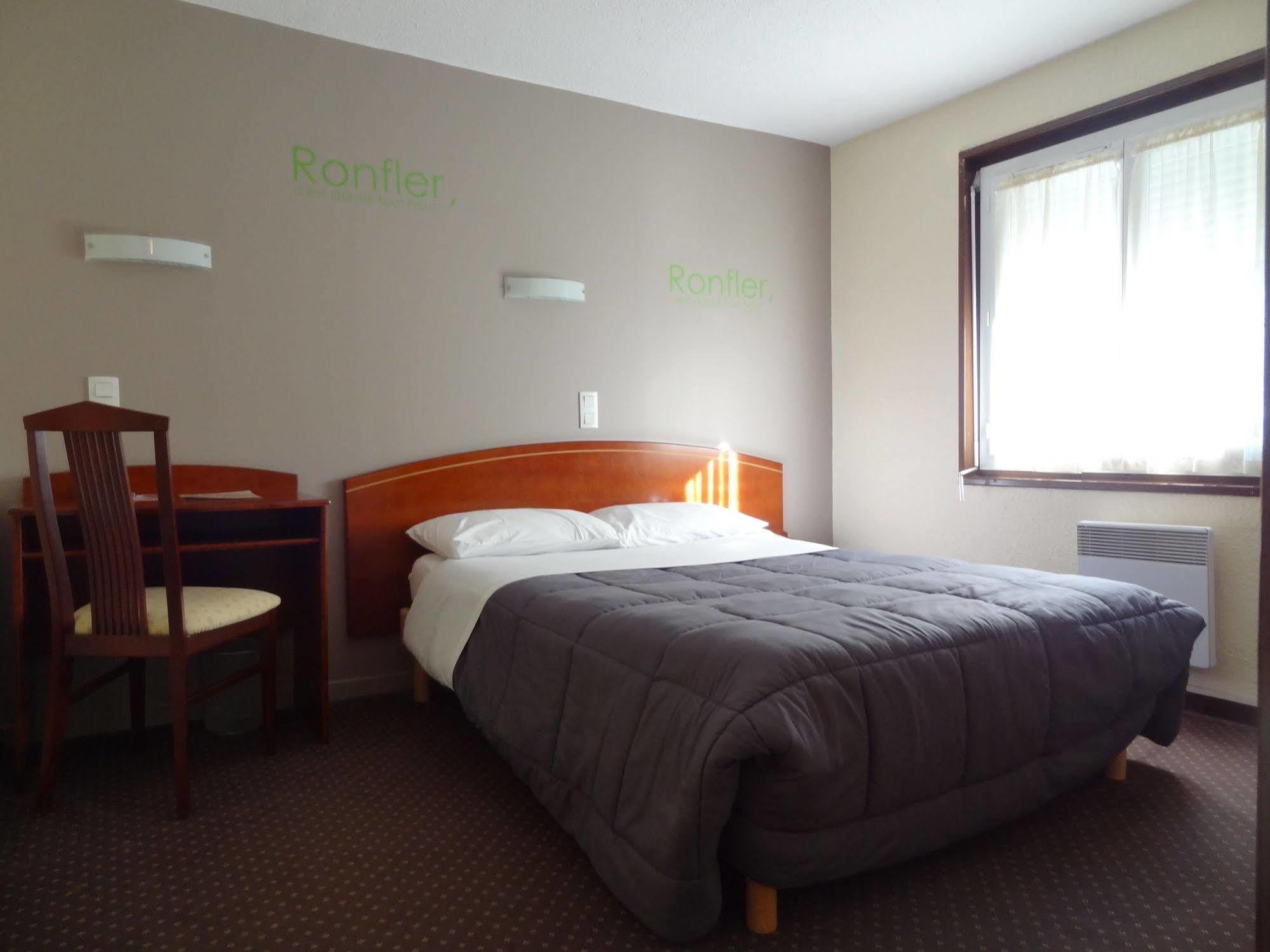 Cit'Hotel De La Marne Тарб Екстериор снимка