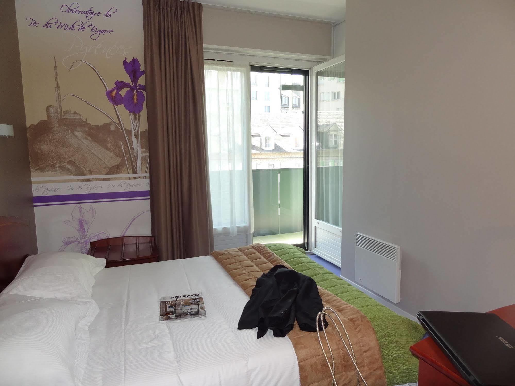 Cit'Hotel De La Marne Тарб Екстериор снимка