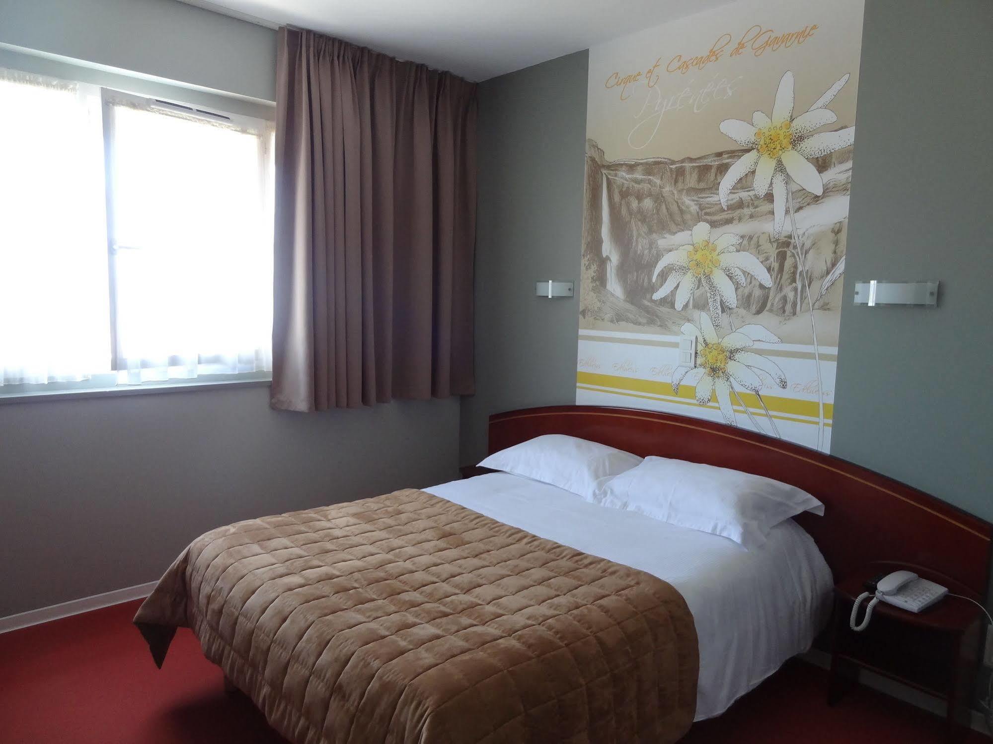 Cit'Hotel De La Marne Тарб Екстериор снимка