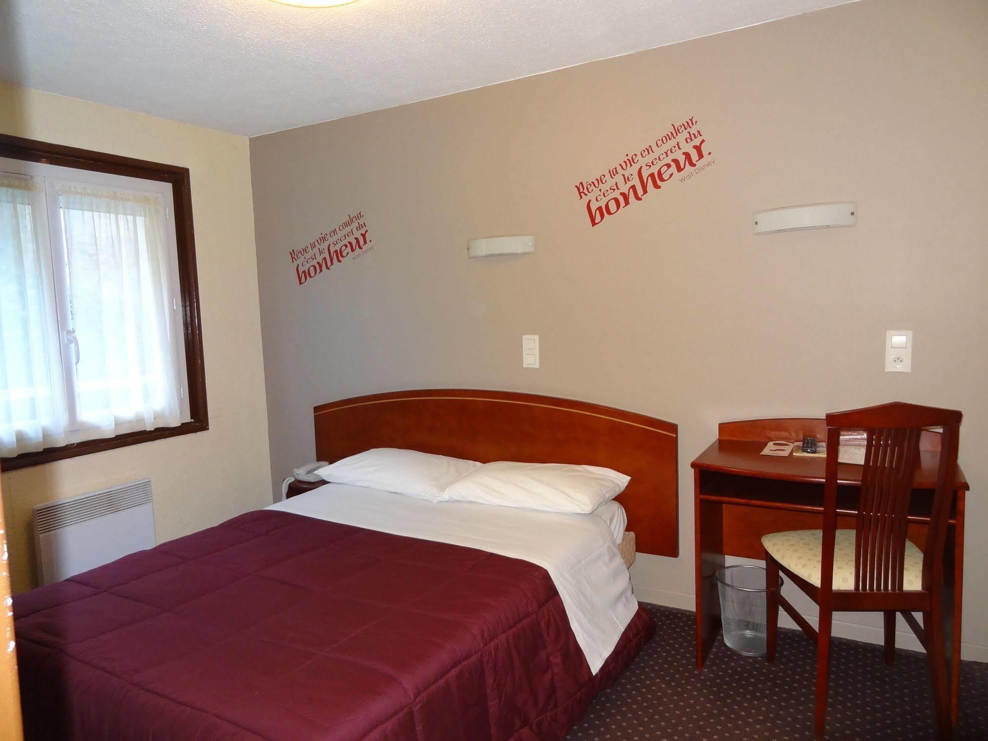 Cit'Hotel De La Marne Тарб Екстериор снимка