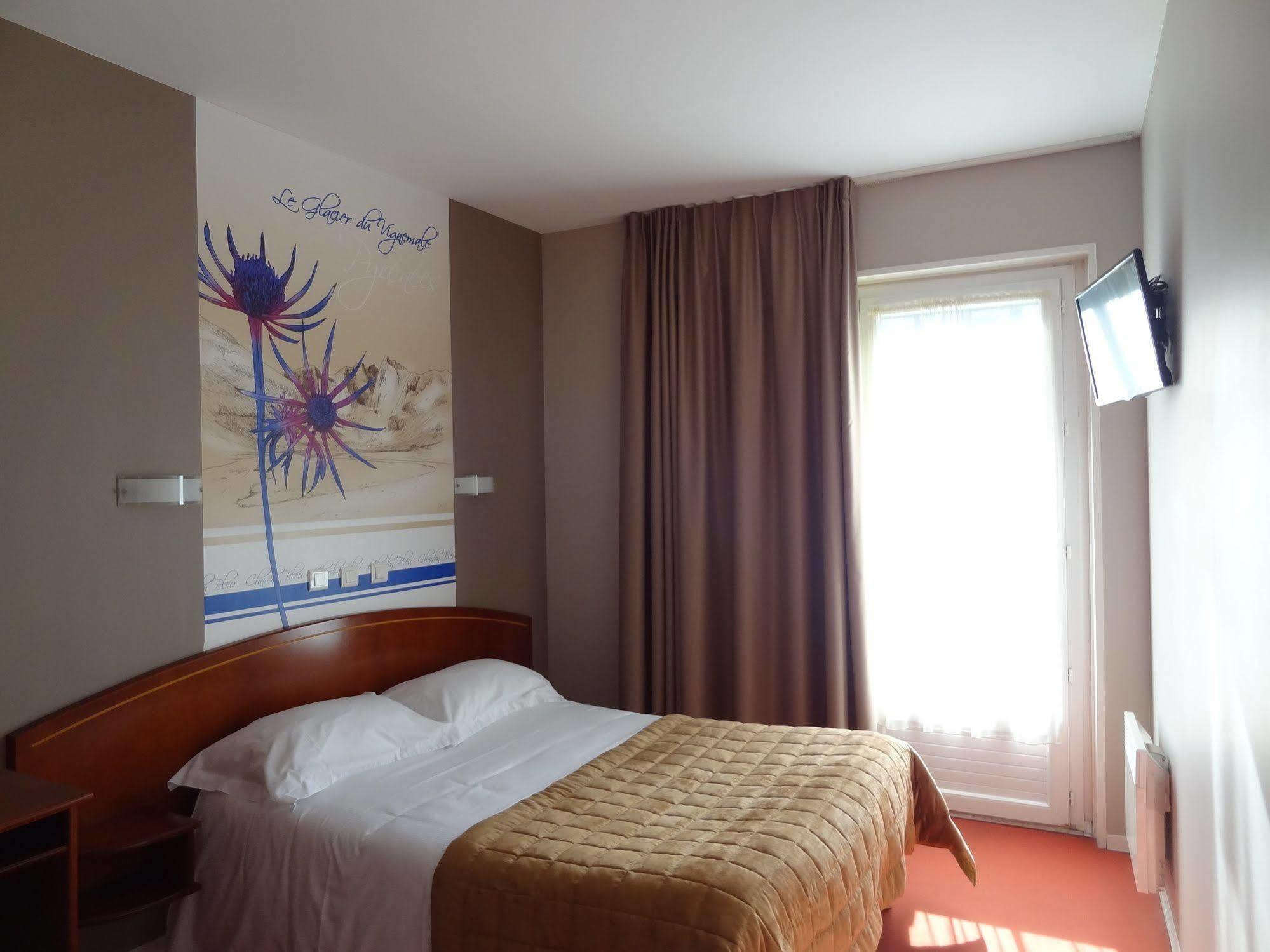 Cit'Hotel De La Marne Тарб Екстериор снимка