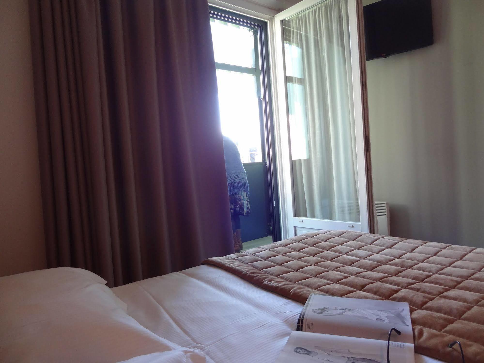 Cit'Hotel De La Marne Тарб Екстериор снимка